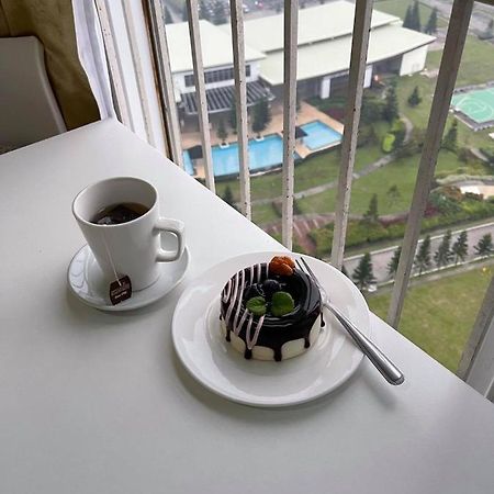 Condo at Wind Residences Tagaytay City Esterno foto