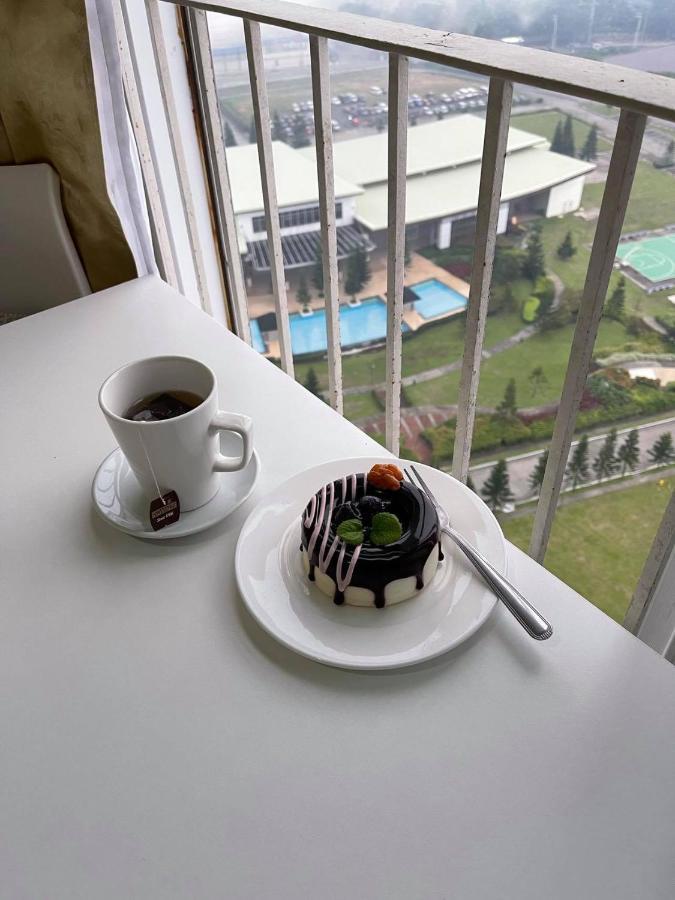 Condo at Wind Residences Tagaytay City Esterno foto