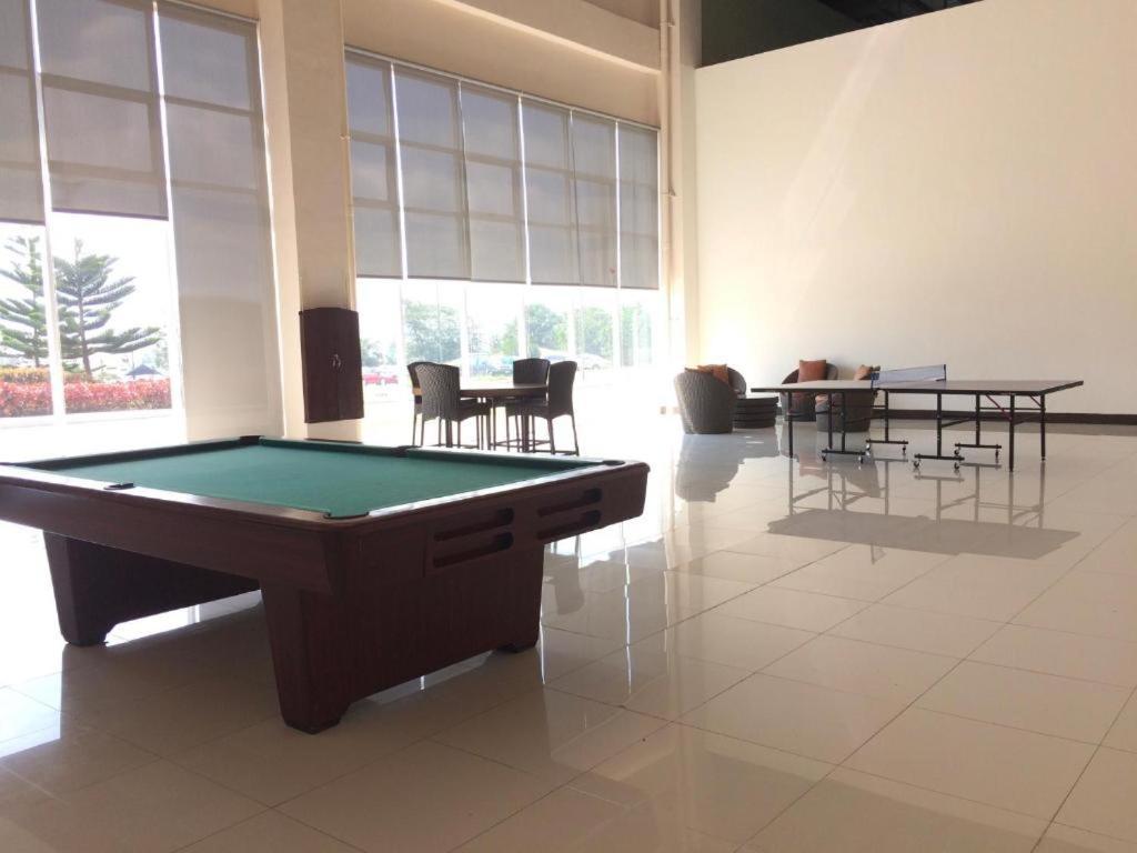 Condo at Wind Residences Tagaytay City Esterno foto